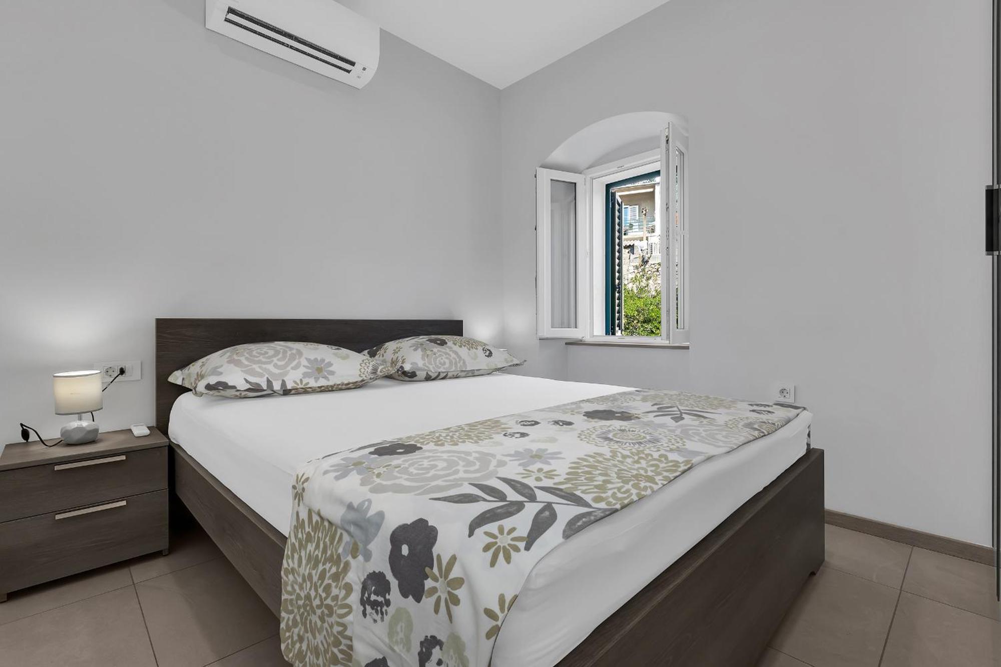 City Center Apartment Dvor Kalalarga Makarska Esterno foto